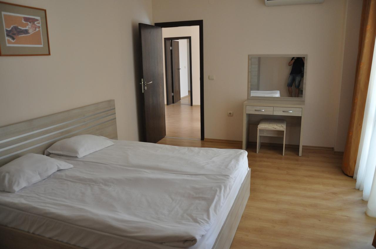 Luxor Apartments Pomorie Exterior photo
